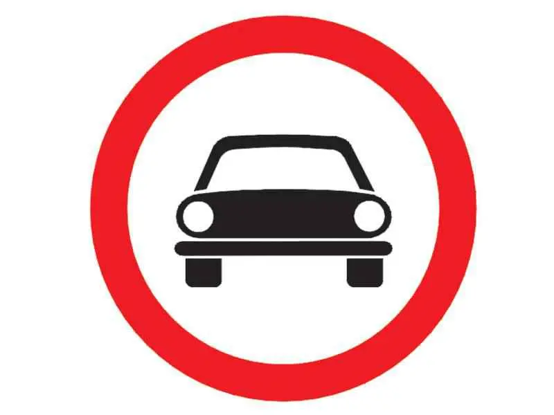Imagine întrebare examen auto: Indicatorul din imagine interzice: