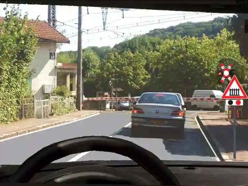 Imagine întrebare examen auto: Panoul adițional semnifică: