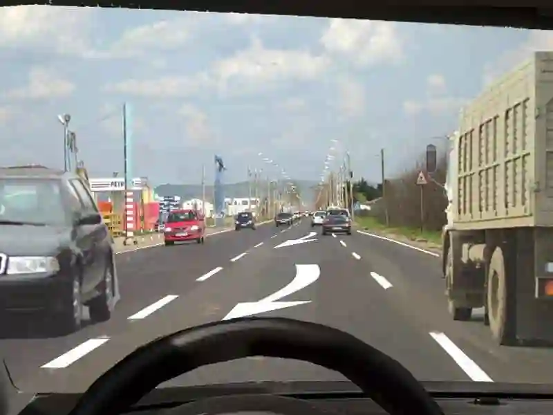 Imagine întrebare examen auto: În situația dată puteți continua depășirea?