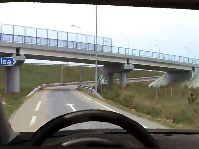 Imagine întrebare examen auto: Dacă vreți să părăsiți autostrada: