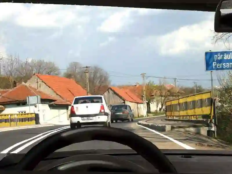Imagine întrebare examen auto: Vă este permis să executați depășirea în situația prezentată?