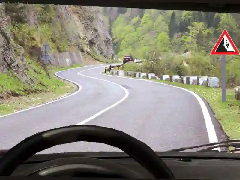 Imagine întrebare examen auto: Indicatorul vă avertizează că: