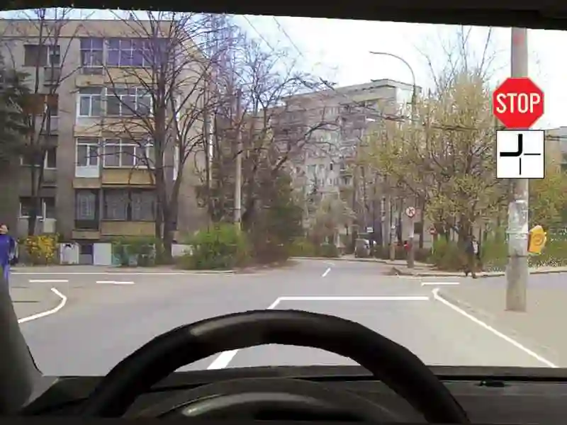 Imagine întrebare examen auto: Cum procedați la întâlnirea panoului și a indicatorului?