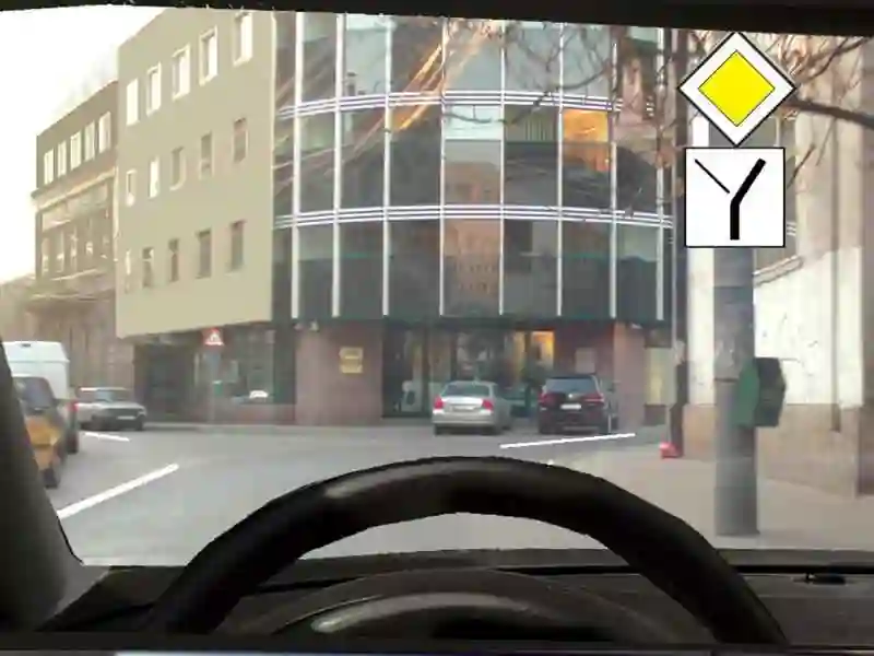 Imagine întrebare examen auto: Cum este corect să procedați dacă părăsiți drumul prioritar?