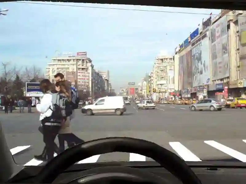 Imagine întrebare examen auto: Ce este bine să aveți în vedere pentru evitarea unui pericol, în
