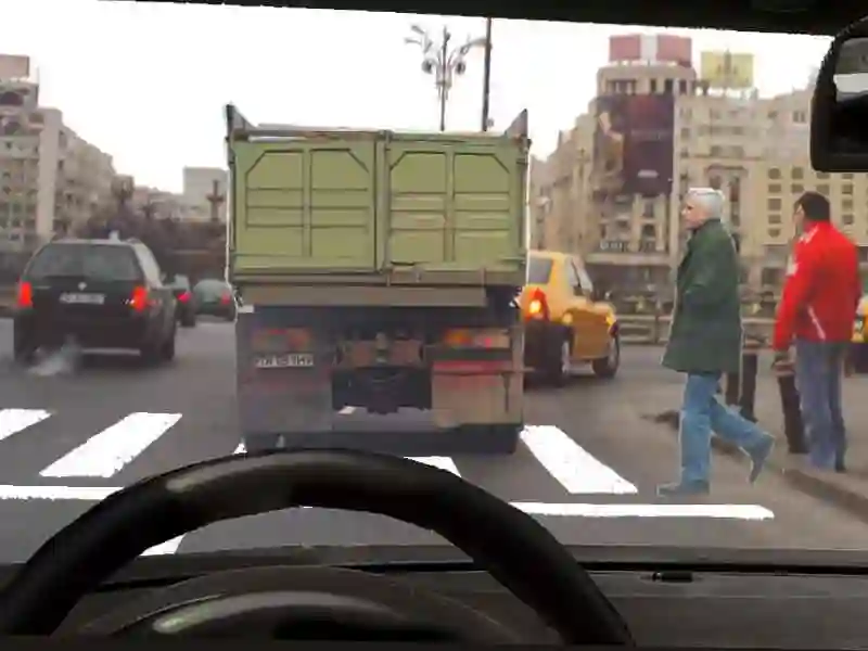 Imagine întrebare examen auto: Cum procedați în această situație?