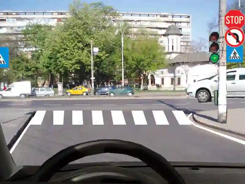 Imagine întrebare examen auto: În această situație trebuie să cedați trecerea vehiculului din dreapta?