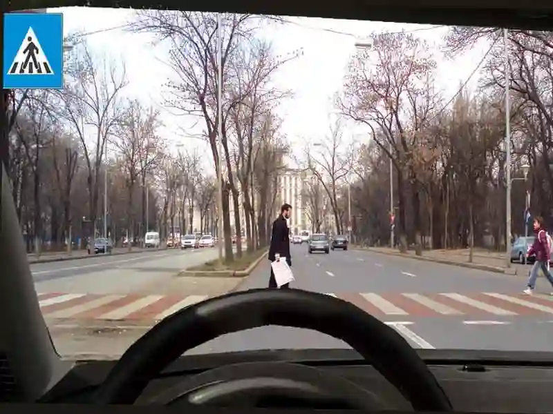 Imagine întrebare examen auto: Cum procedați în situația dată?