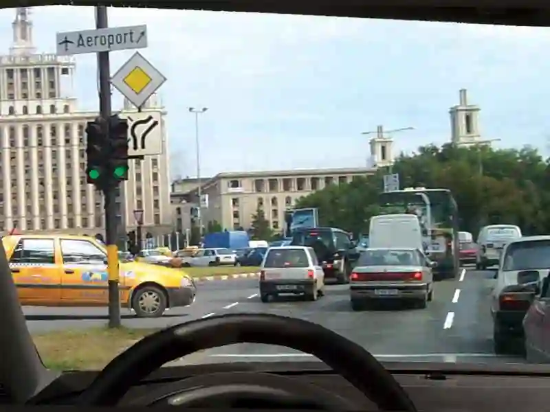 Imagine întrebare examen auto: Vă puteți apropia de vehiculul din față?