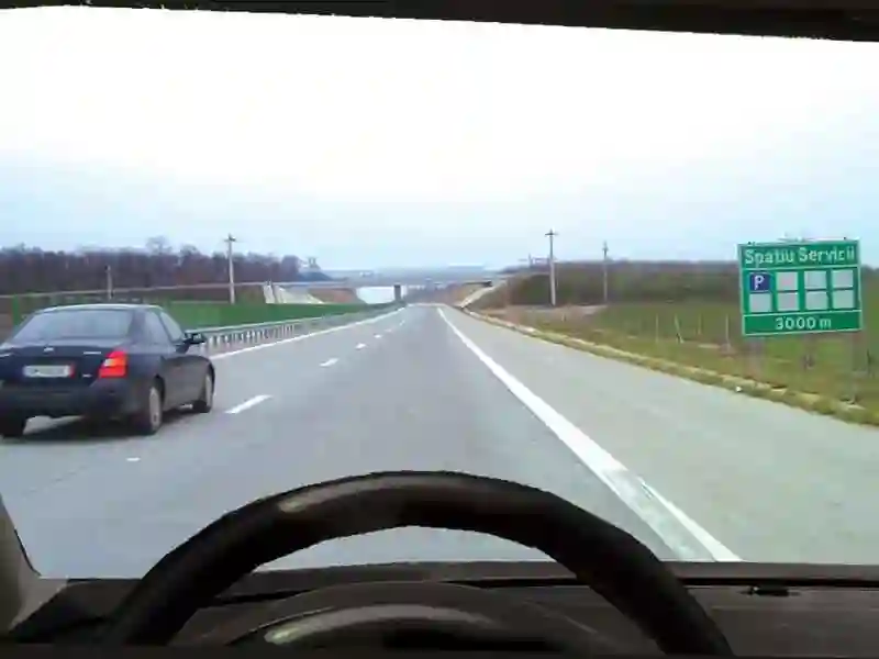 Imagine întrebare examen auto: Pentru a folosi telefonul mobil, atunci când nu aveți un sistem de