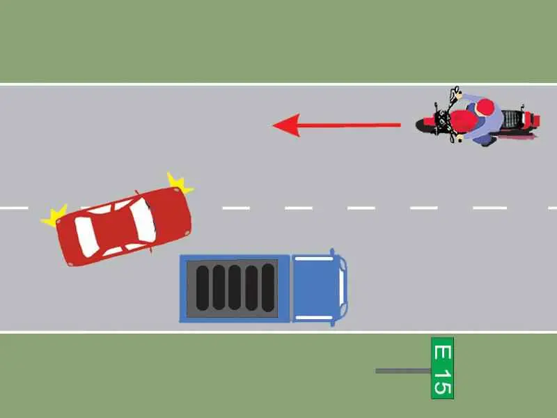 Imagine întrebare examen auto: Conducătorul autocamionului din imagine a executat regulamentar oprirea?