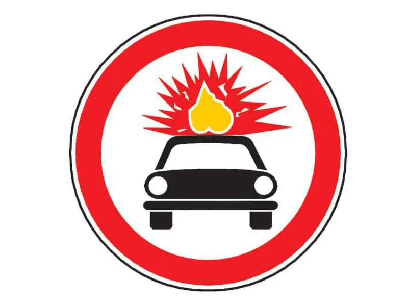 Imagine întrebare examen auto: Indicatorul alăturat vă interzice să pătrundeți cu autocamionul pe segmentul de drum