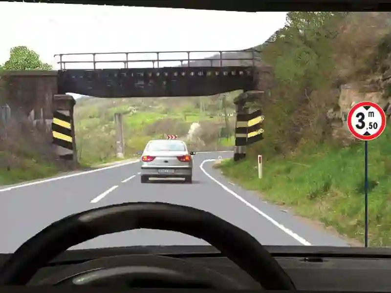 Imagine întrebare examen auto: Indicatorul semnifică: