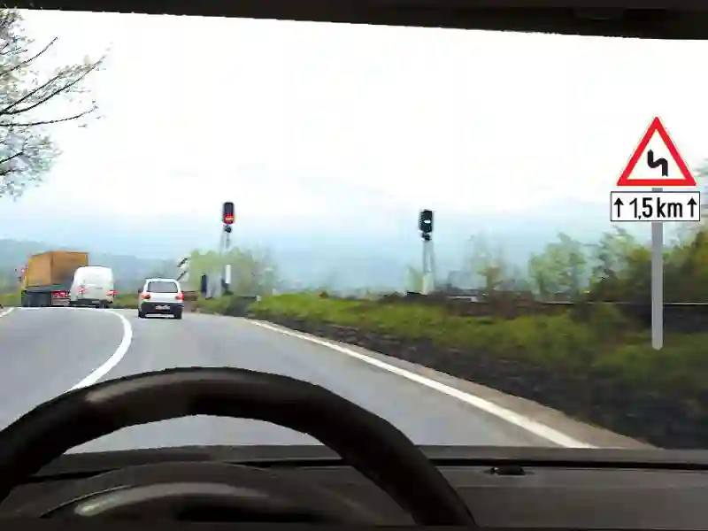 Imagine întrebare examen auto: Indicatorul din imagine vă avertizează că urmează: