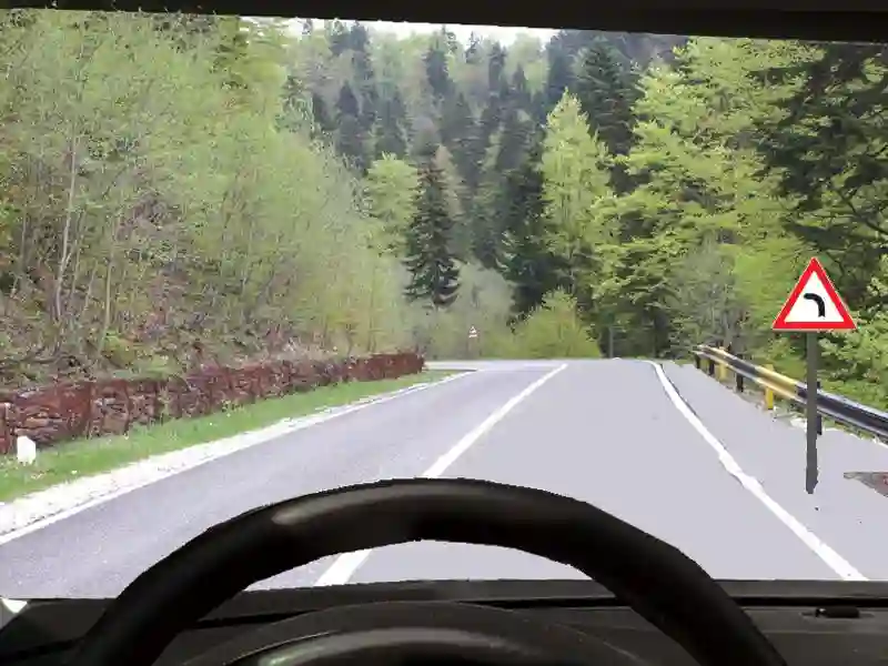 Imagine întrebare examen auto: La întâlnirea indicatorului aveți obligația: