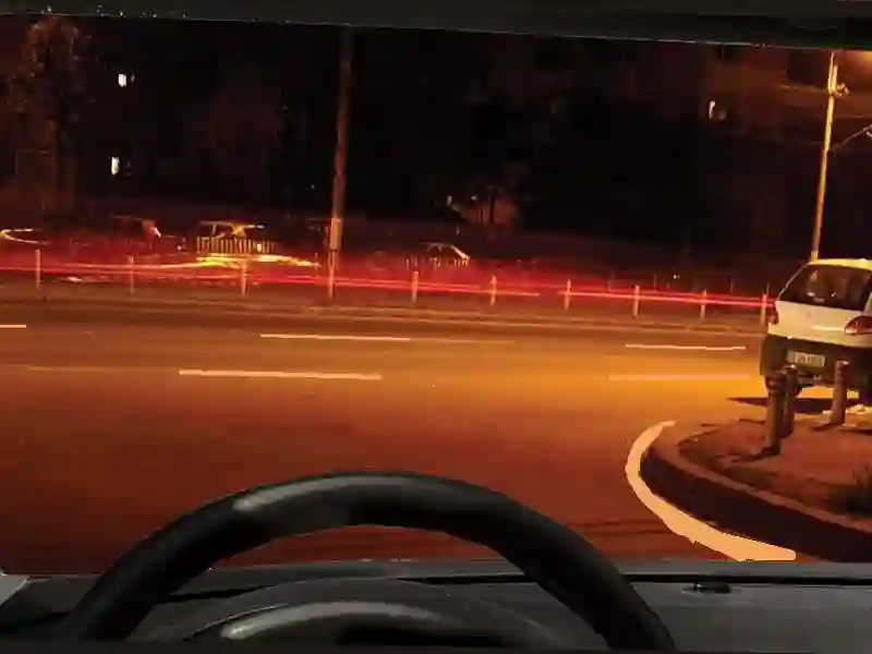 Imagine întrebare examen auto: În situația dată, veți circula: