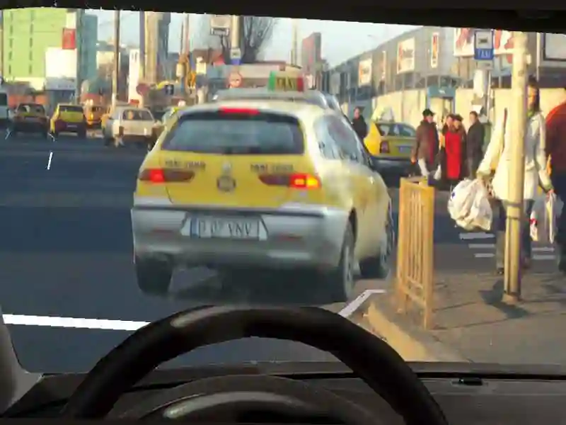Imagine întrebare examen auto: Ce trebuie să aveți în vedere dacă intenționați să circulați spre dreapta,