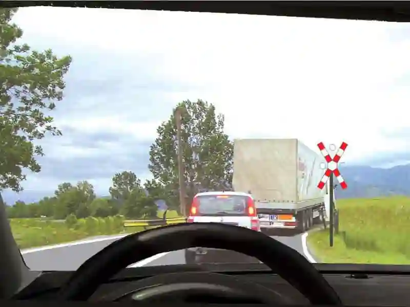 Imagine întrebare examen auto: Ce obligații aveți la întâlnirea indicatorului?