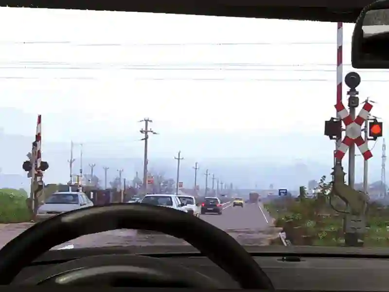 Imagine întrebare examen auto: Cum trebuie să procedați în situația dată?