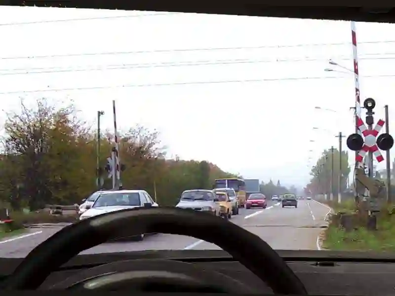 Imagine întrebare examen auto: Cum trebuie să procedați în situația prezentată?